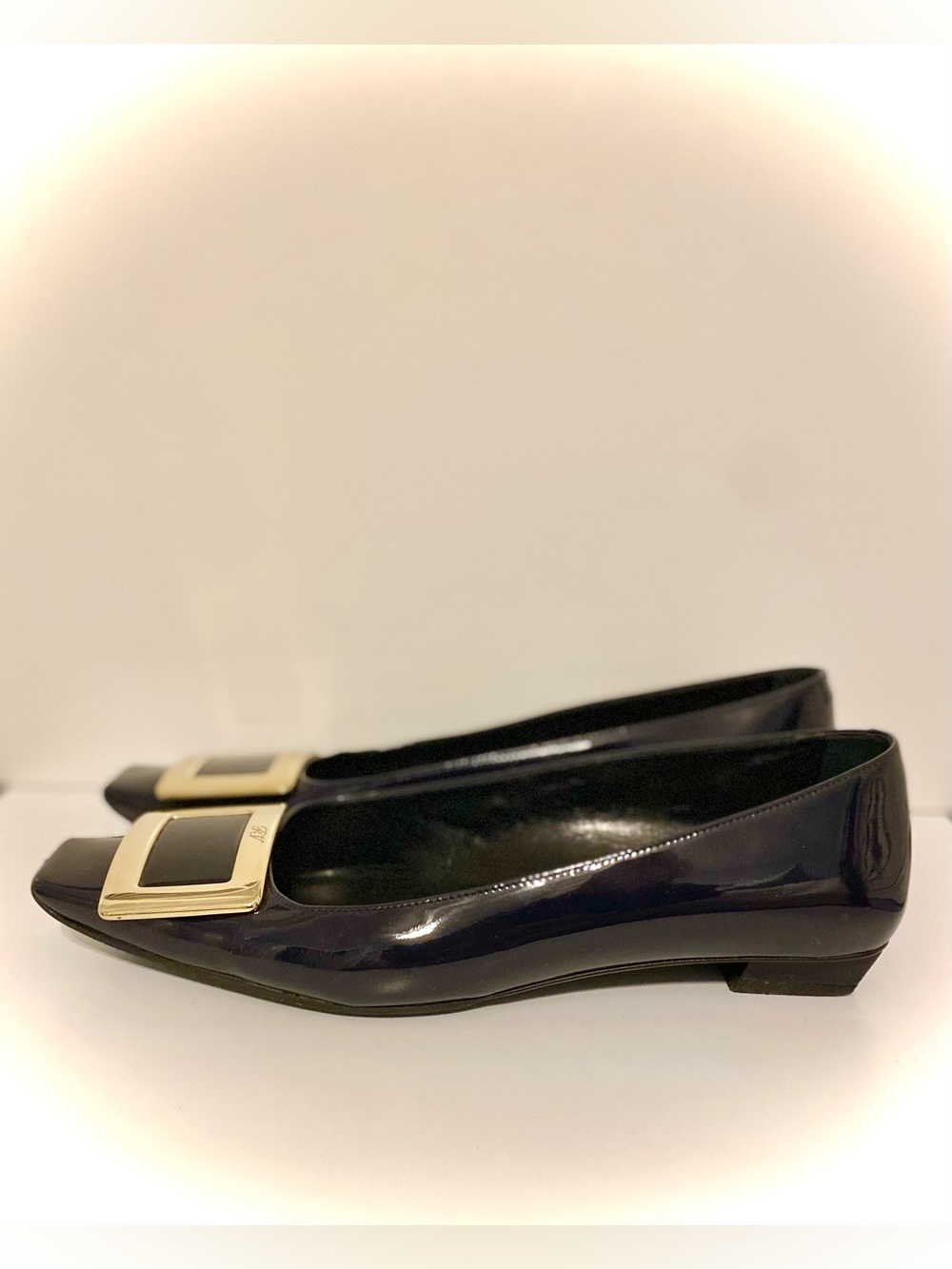 Roger Vivier Navy Patent Leather Low Kitten Heel with Gold Square Buckle - Picture 5 of 10